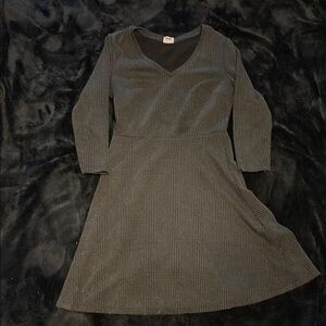 Chic Black V-Neck Dress